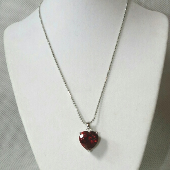 Jewelry - New Beautiful red crystal heart pendant necklace